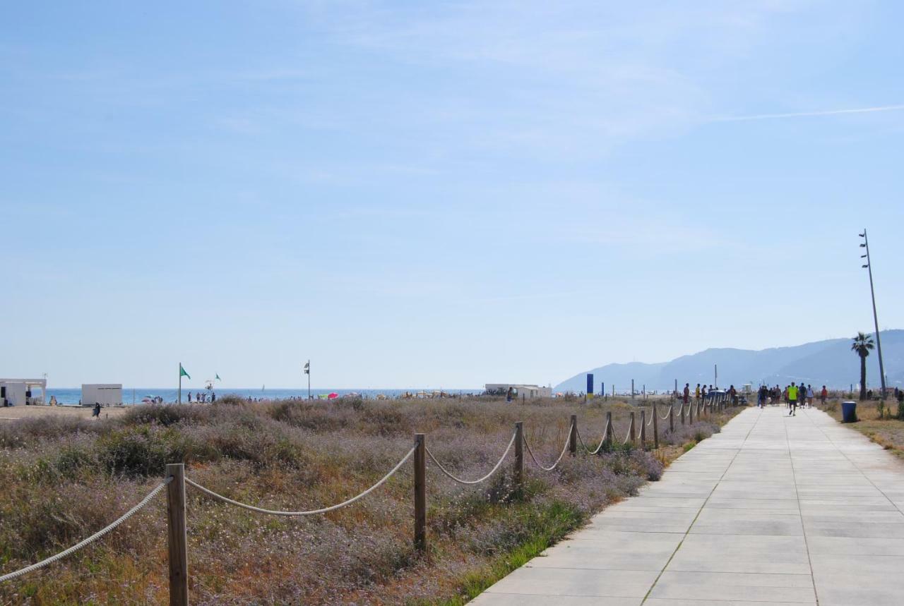 Apartamento Maraka Playa Castelldefels Buitenkant foto